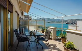 Cozy Seaside Penthouse With Sea & Mountain View.